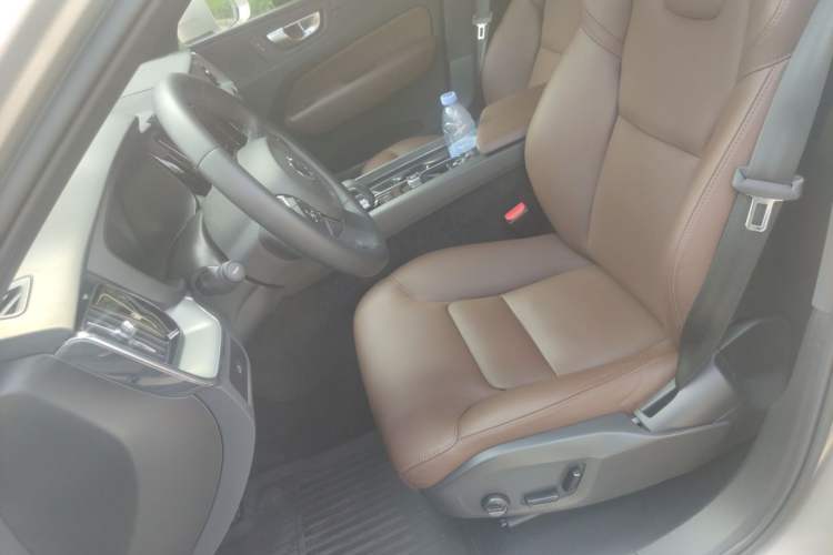 Used Volvo XC60 2024 B5 4x4 Smart Luxury Edition Left Front Seat