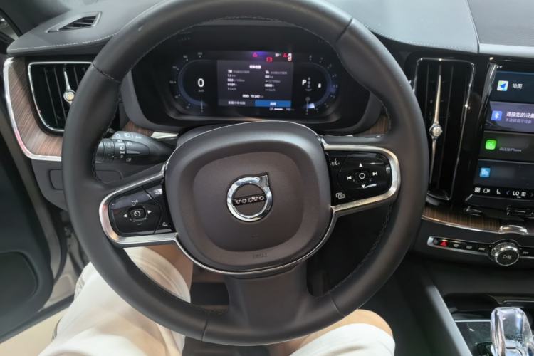 Used Volvo XC60 2024 B5 4x4 Smart Luxury Edition Steering Wheel