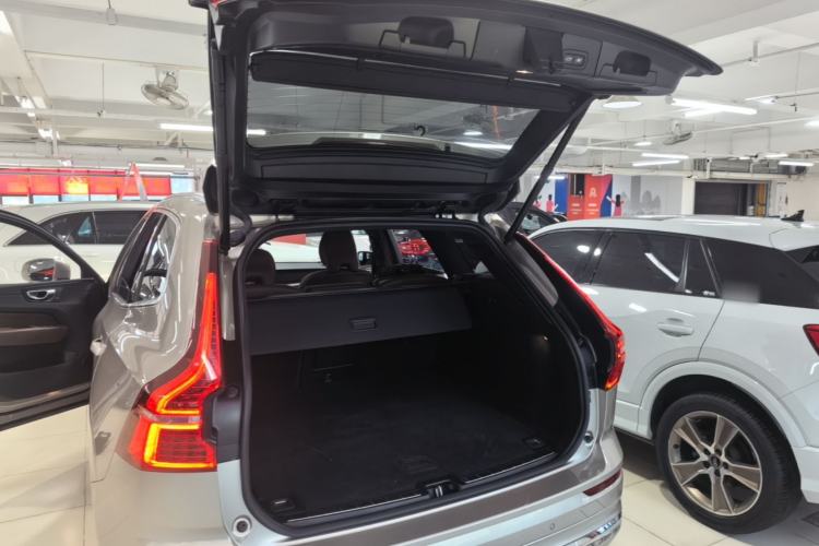Used Volvo XC60 2024 B5 4x4 Smart Luxury Edition Trunk