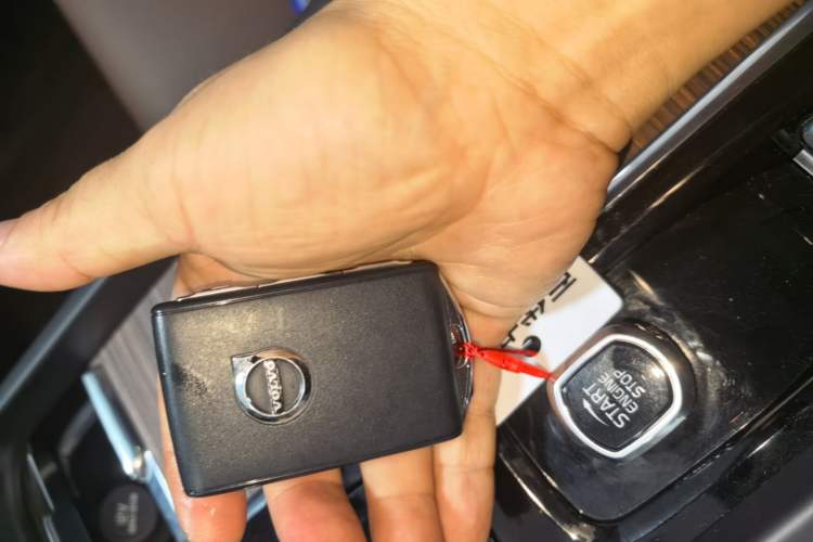 Used Volvo XC60 2024 B5 4x4 Smart Luxury Edition Vehicle Key