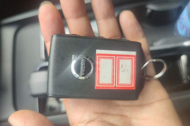 Used Volvo XC60 2024 B5 4x4 Smart Luxury Edition Vehicle Key