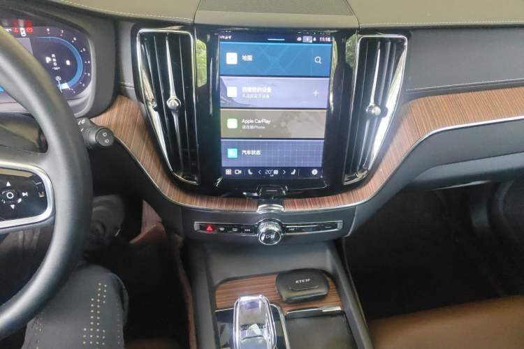 Used Volvo XC60 2024 B5 4x4 Smart Luxury Edition Audio And AC Panel