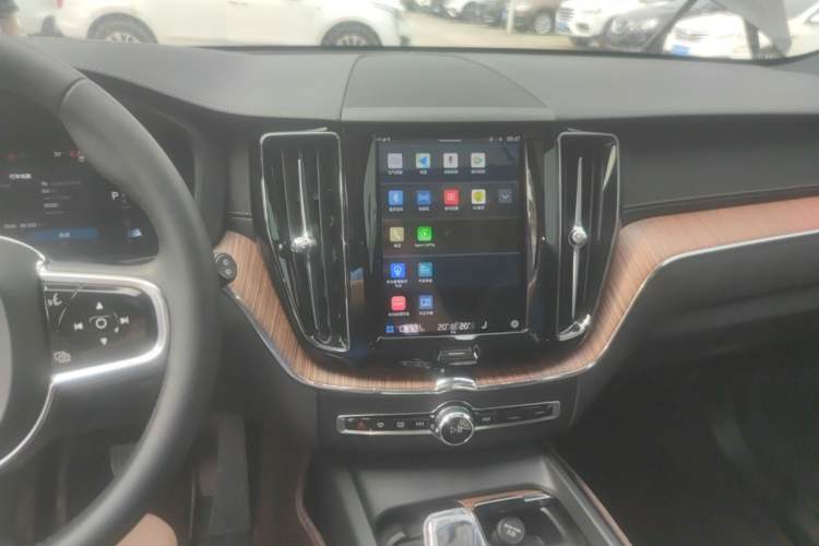 Used Volvo XC60 2024 B5 4x4 Smart Luxury Edition Audio And AC Panel
