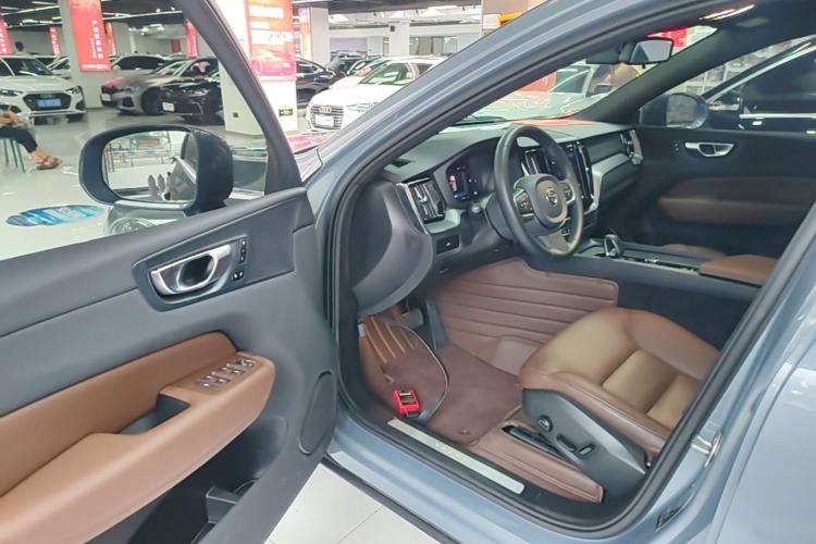 Used Volvo XC60 2024 B5 4x4 Smart Luxury Edition Driver Seat