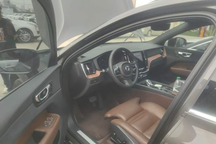 Used Volvo XC60 2024 B5 4x4 Smart Luxury Edition Driver Seat