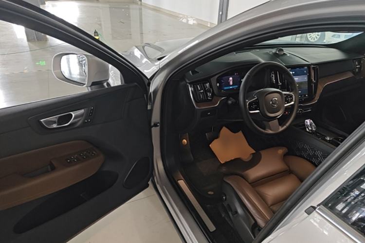 Used Volvo XC60 2024 B5 4x4 Smart Luxury Edition Driver Seat