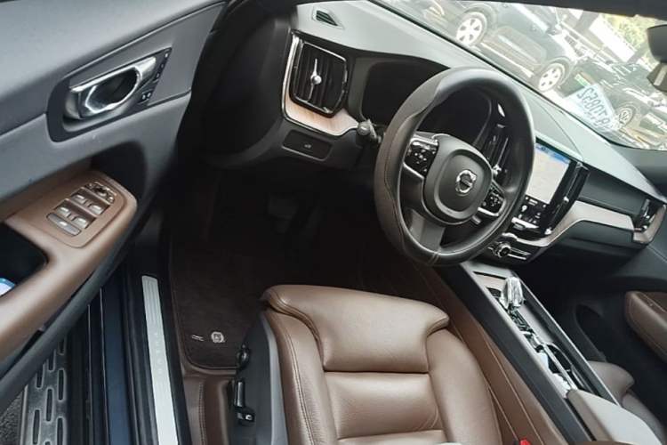 Used Volvo XC60 2024 B5 4x4 Smart Luxury Edition Driver Seat