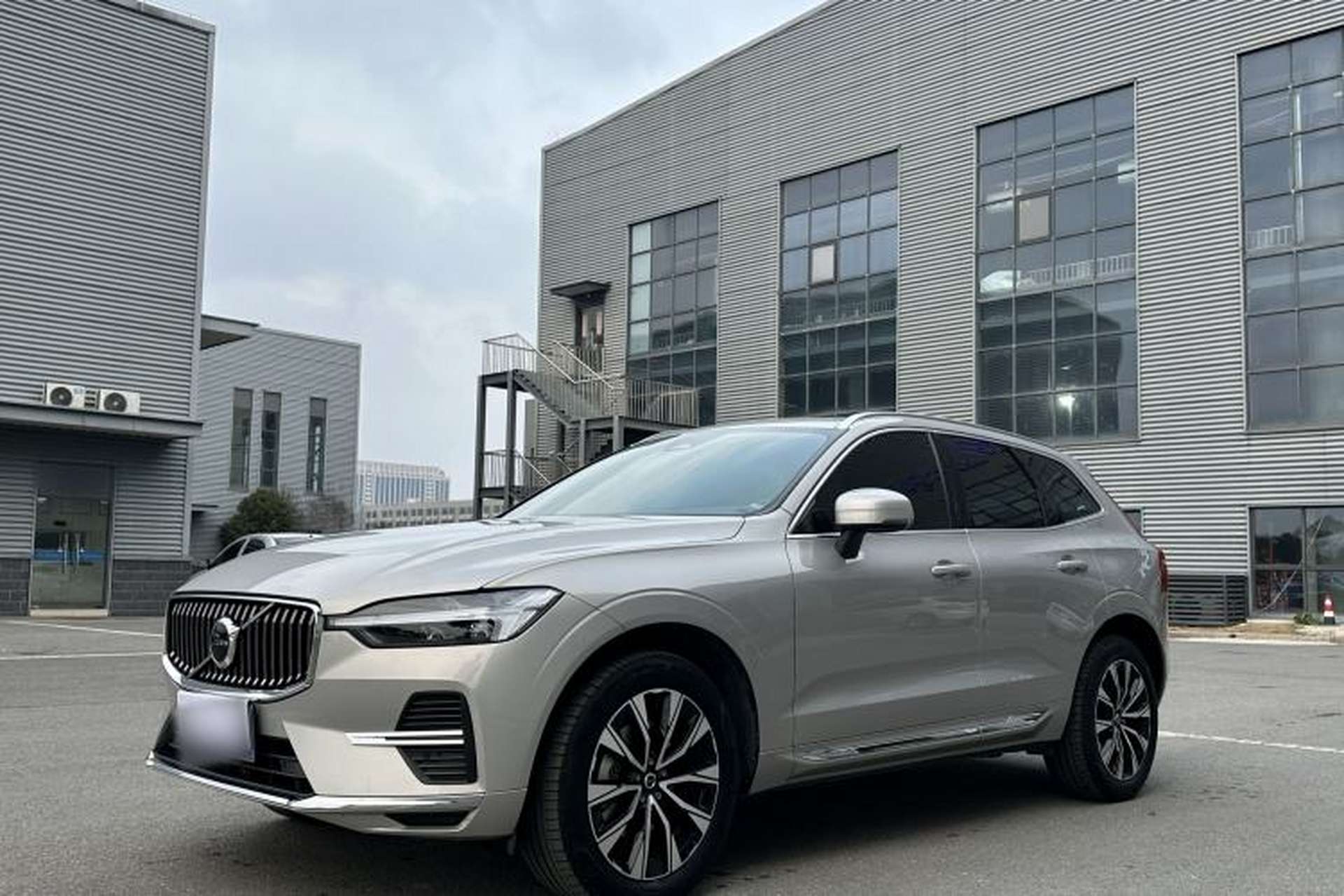 Used Volvo XC60 2024 B5 4x4 Smart Luxury Edition Exterior 3