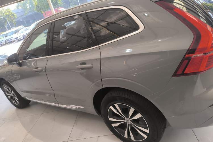 Used Volvo XC60 2024 B5 4x4 Smart Luxury Edition Exterior 3