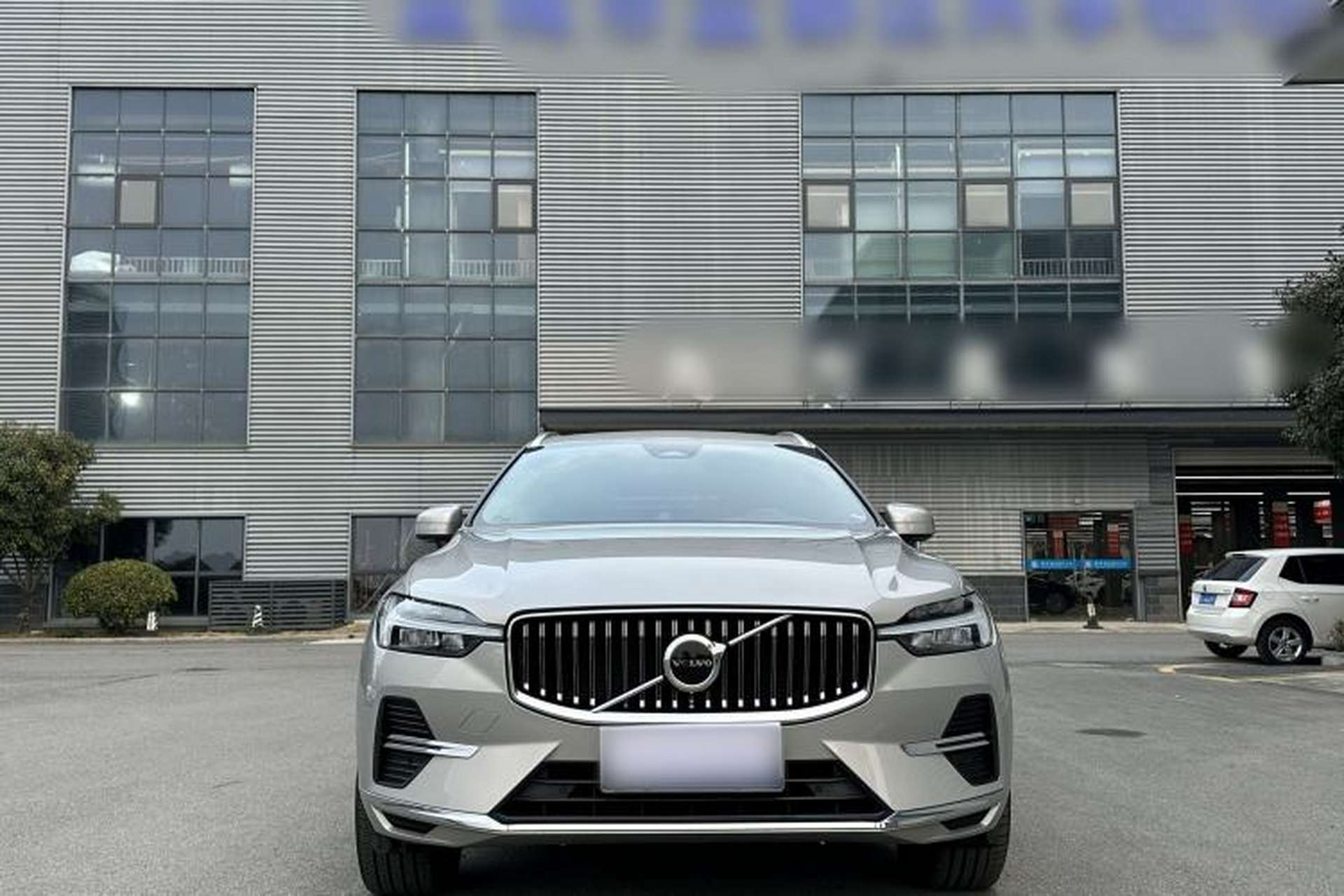 Used Volvo XC60 2024 B5 4x4 Smart Luxury Edition Exterior 4