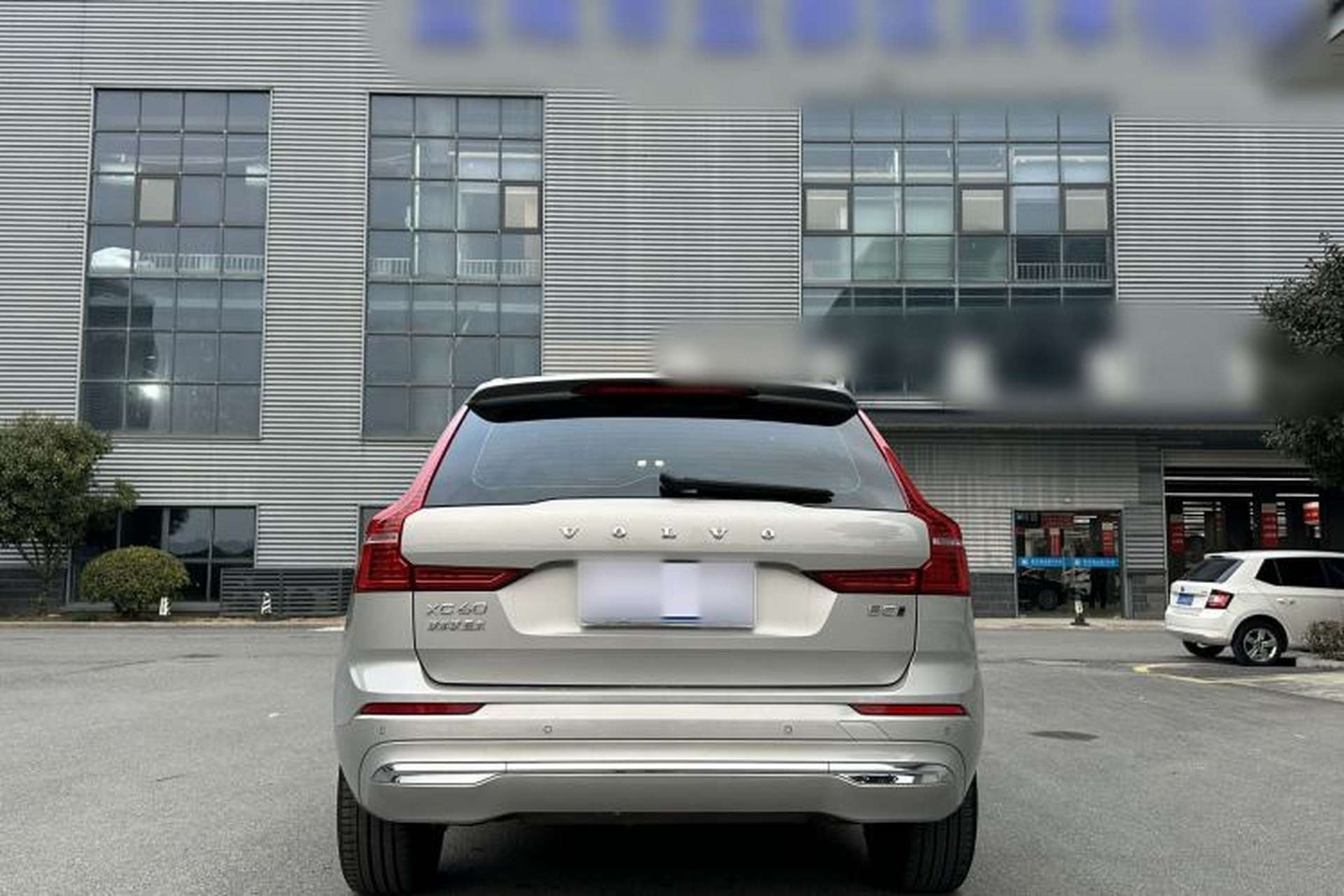 Used Volvo XC60 2024 B5 4x4 Smart Luxury Edition Exterior 6