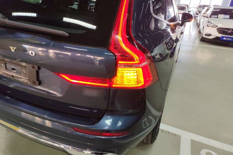 Used Volvo XC60 2024 B5 4x4 Smart Luxury Edition Exterior 6