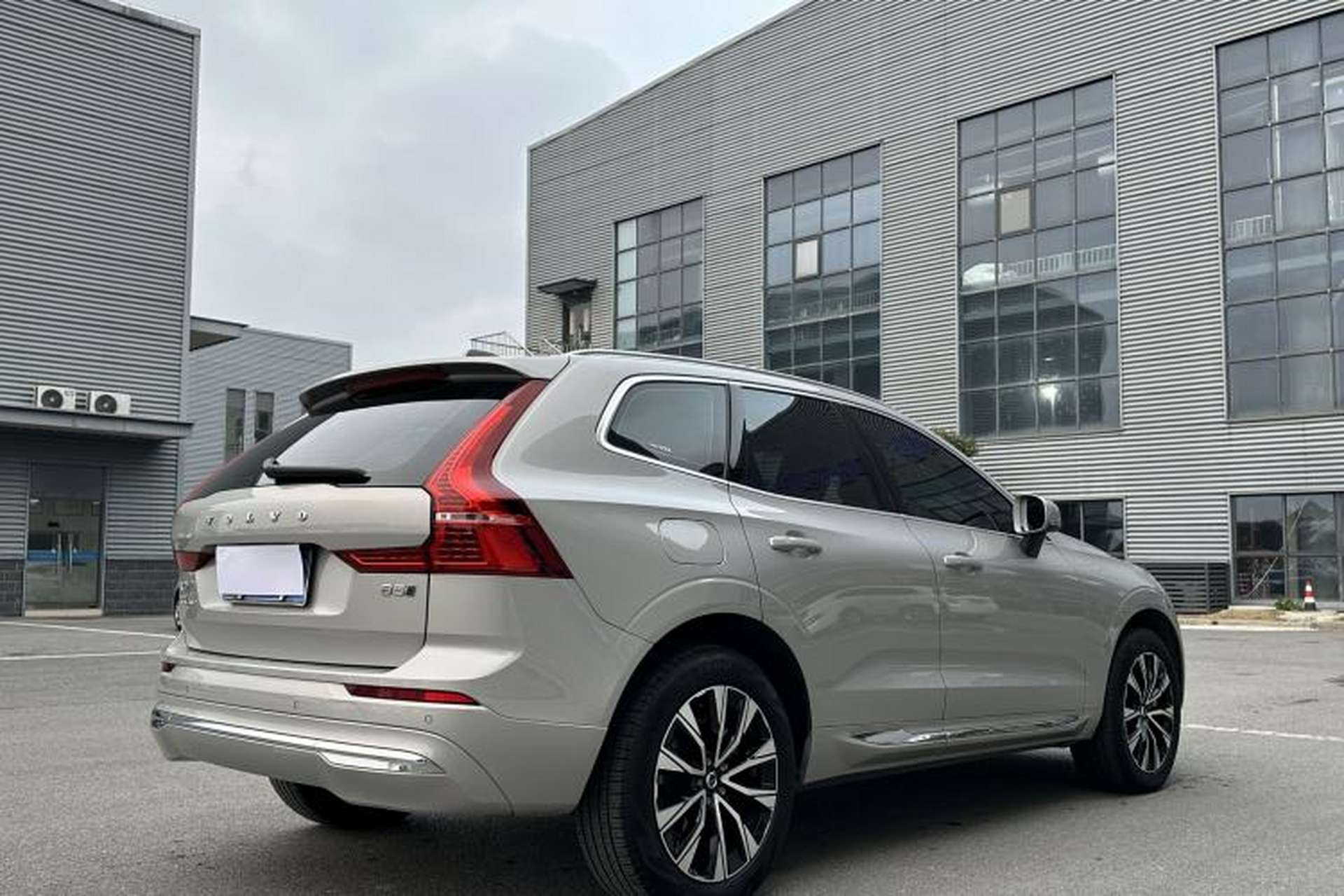 Used Volvo XC60 2024 B5 4x4 Smart Luxury Edition Exterior 7