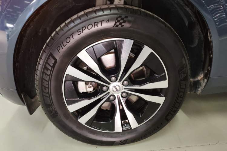 Used Volvo XC60 2024 B5 4x4 Smart Luxury Edition Exterior 7