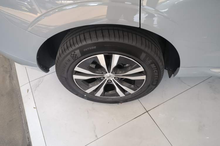 Used Volvo XC60 2024 B5 4x4 Smart Luxury Edition Exterior 8