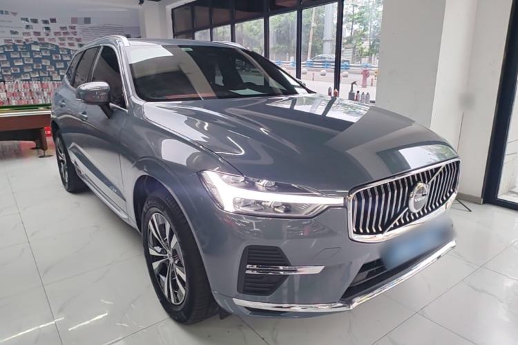 Used Volvo XC60 2024 B5 4x4 Smart Luxury Edition Front Right 45 Deg
