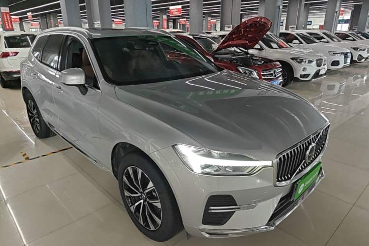 Used Volvo XC60 2024 B5 4x4 Smart Luxury Edition Front Right 45 Deg