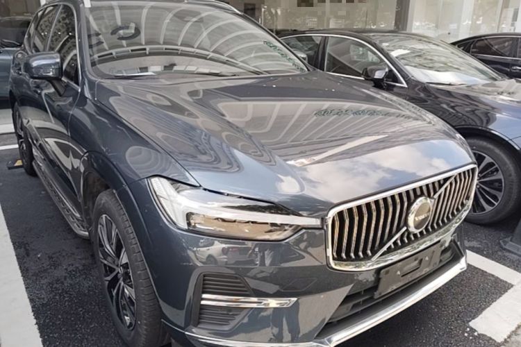 Used Volvo XC60 2024 B5 4x4 Smart Luxury Edition Front Right 45 Deg