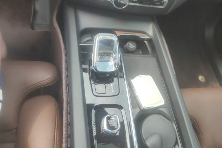 Used Volvo XC60 2024 B5 4x4 Smart Luxury Edition Gear Lever
