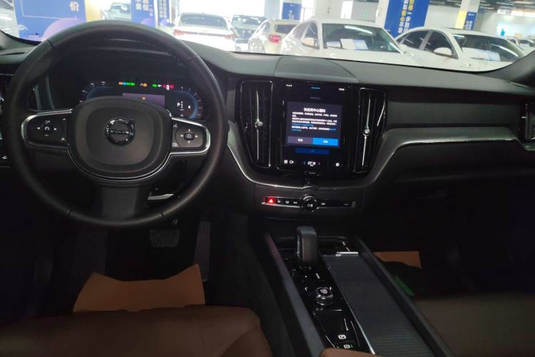 Used Volvo XC60 2024 B5 4x4 Smart Luxury Edition Interior 2
