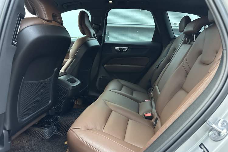 Used Volvo XC60 2024 B5 4x4 Smart Luxury Edition Interior 4