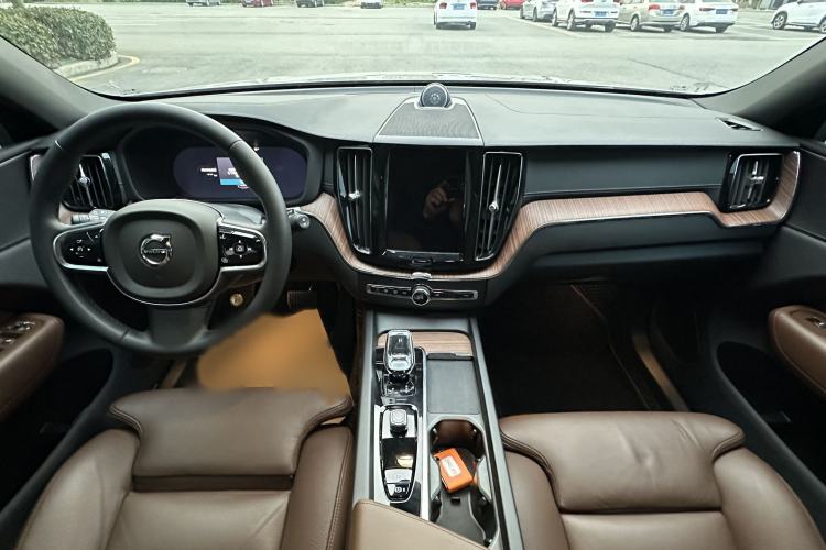 Used Volvo XC60 2024 B5 4x4 Smart Luxury Edition Interior 5