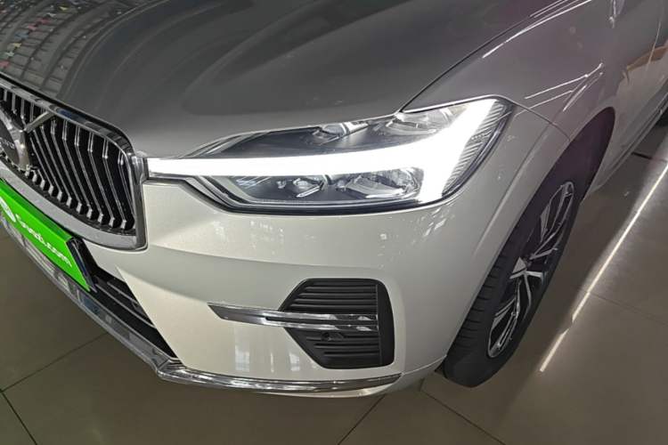 Used Volvo XC60 2024 B5 4x4 Smart Luxury Edition Left Front Headlight