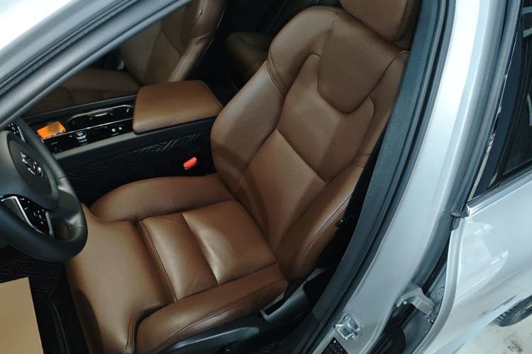 Used Volvo XC60 2024 B5 4x4 Smart Luxury Edition Left Front Seat