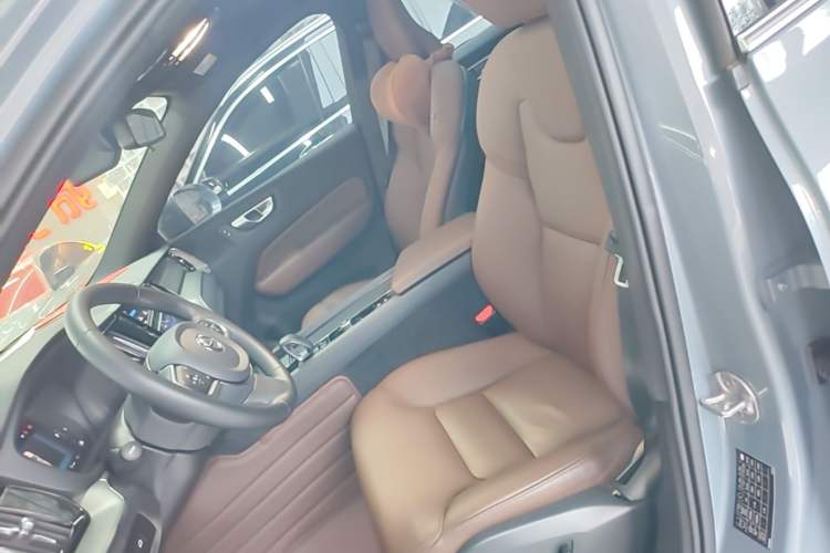Used Volvo XC60 2024 B5 4x4 Smart Luxury Edition Left Front Seat