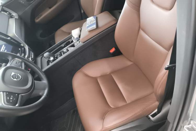 Used Volvo XC60 2024 B5 4x4 Smart Luxury Edition Left Front Seat