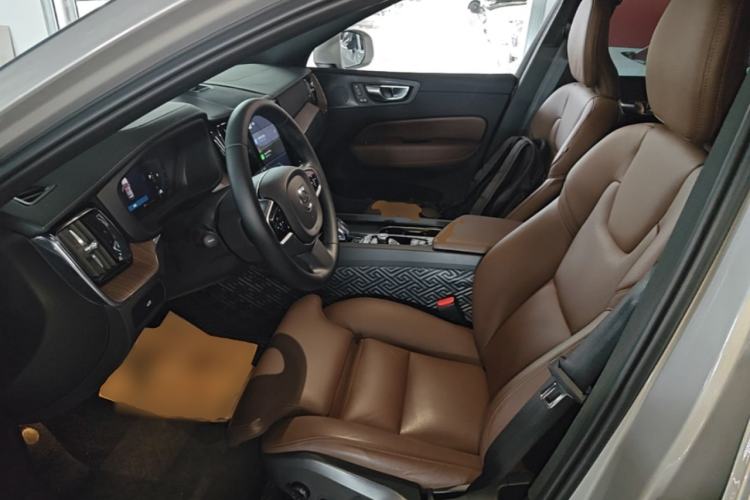 Used Volvo XC60 2024 B5 4x4 Smart Luxury Edition Left Front Seat