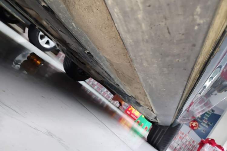 Used Volvo XC60 2024 B5 4x4 Smart Luxury Edition Left Side Sill