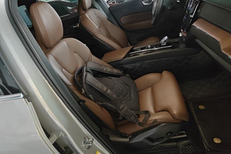 Used Volvo XC60 2024 B5 4x4 Smart Luxury Edition Right Front Seat