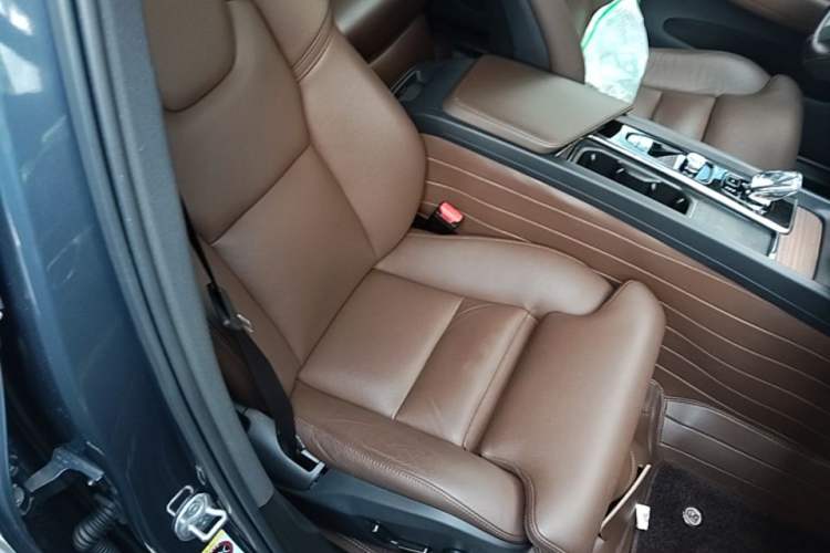 Used Volvo XC60 2024 B5 4x4 Smart Luxury Edition Right Front Seat