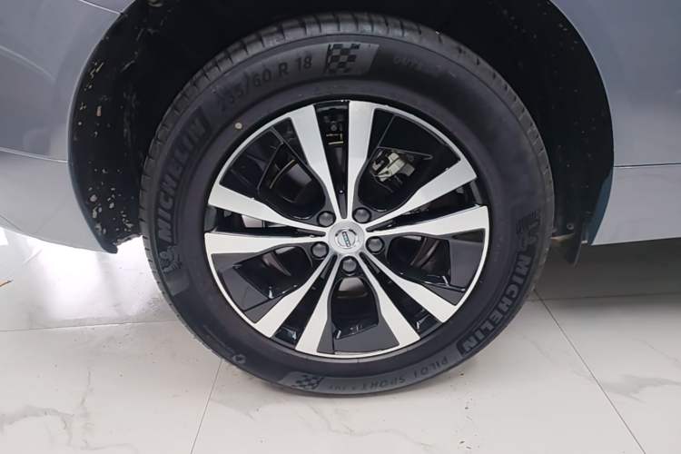 Used Volvo XC60 2024 B5 4x4 Smart Luxury Edition Right Rear Wheel Hub