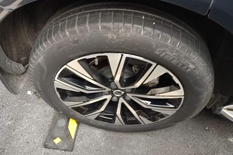 Used Volvo XC60 2024 B5 4x4 Smart Luxury Edition Right Rear Wheel Hub