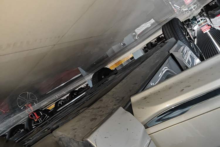 Used Volvo XC60 2024 B5 4x4 Smart Luxury Edition Right Side Sill
