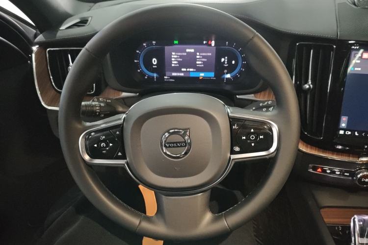 Used Volvo XC60 2024 B5 4x4 Smart Luxury Edition Steering Wheel
