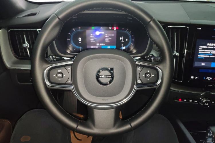 Used Volvo XC60 2024 B5 4x4 Smart Luxury Edition Steering Wheel