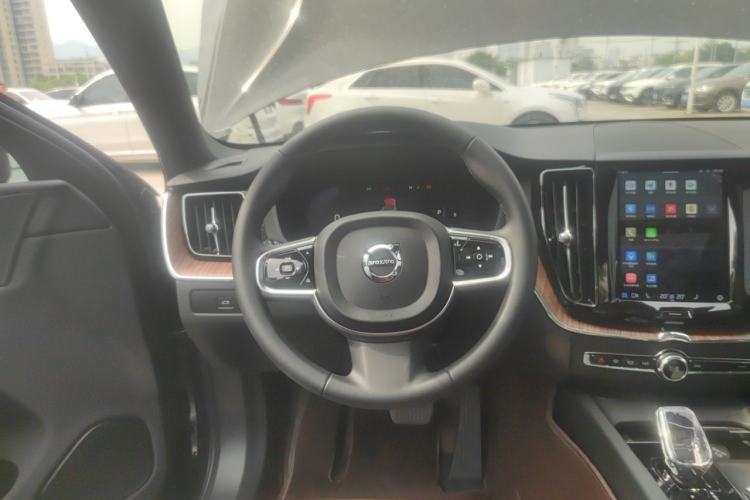 Used Volvo XC60 2024 B5 4x4 Smart Luxury Edition Steering Wheel