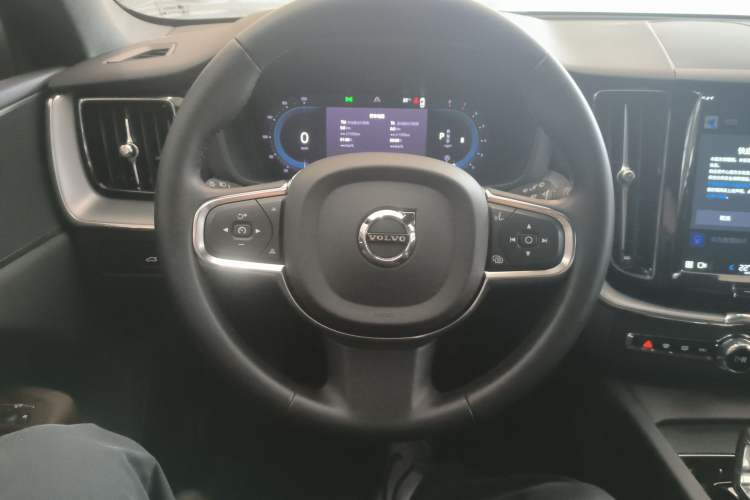 Used Volvo XC60 2024 B5 4x4 Smart Luxury Edition Steering Wheel