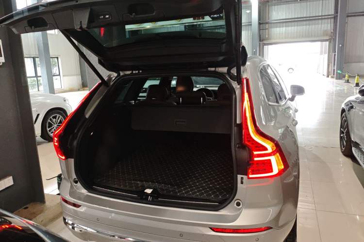 Used Volvo XC60 2024 B5 4x4 Smart Luxury Edition Trunk