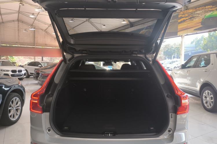 Used Volvo XC60 2024 B5 4x4 Smart Luxury Edition Trunk