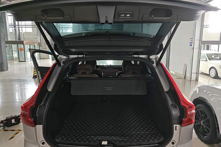 Used Volvo XC60 2024 B5 4x4 Smart Luxury Edition Trunk