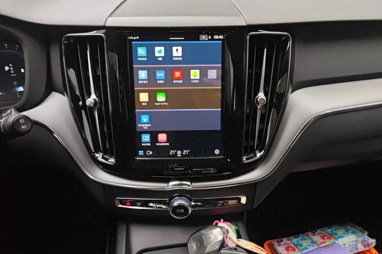 Used Volvo XC60 2024 B5 4x4 Smart Luxury Edition Audio And AC Panel