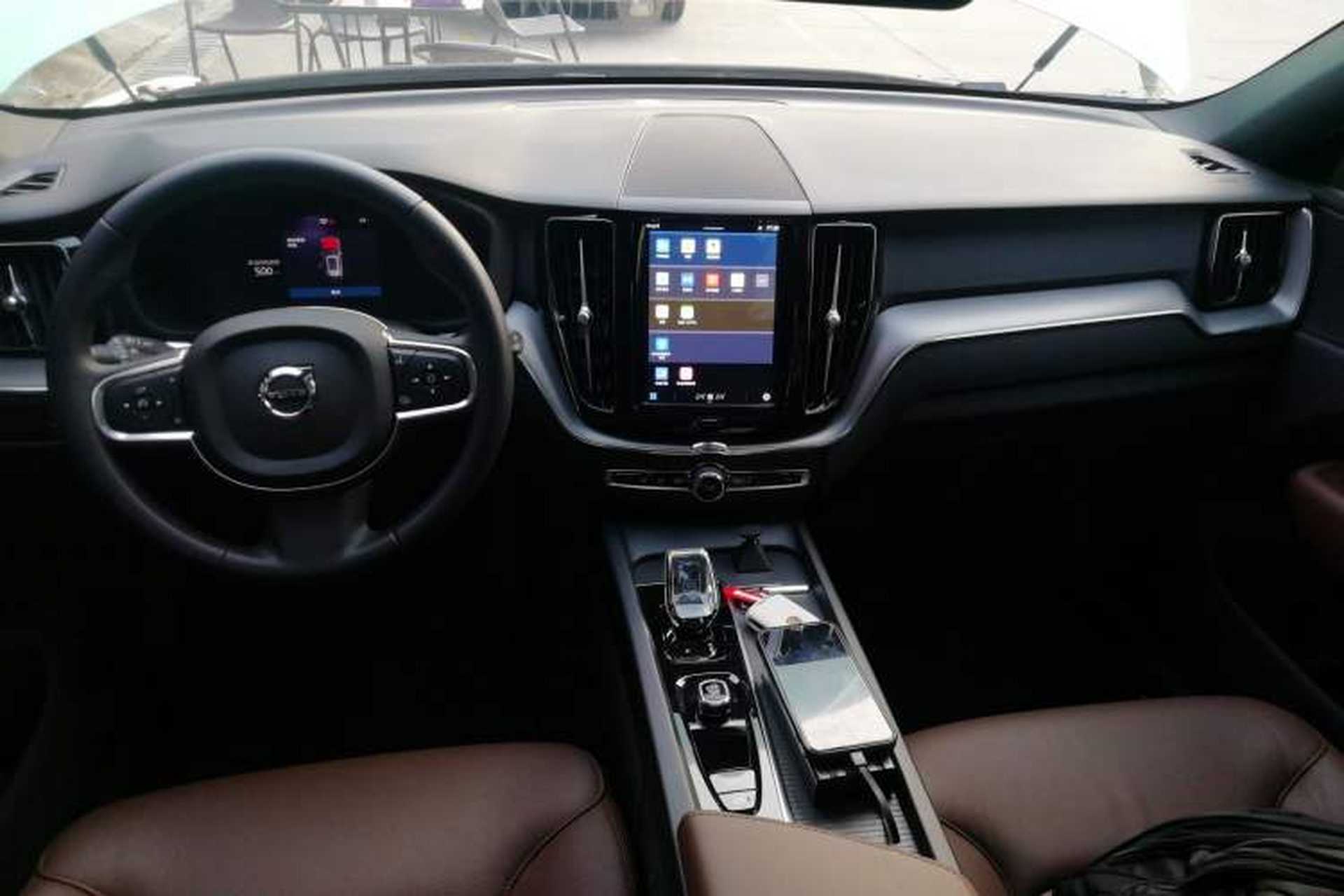 Used Volvo XC60 2024 B5 4x4 Smart Luxury Edition Center Console