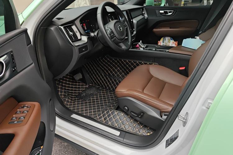 Used Volvo XC60 2024 B5 4x4 Smart Luxury Edition Driver Seat