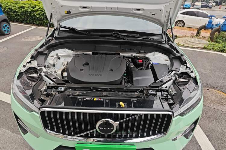 Used Volvo XC60 2024 B5 4x4 Smart Luxury Edition Engine Bay