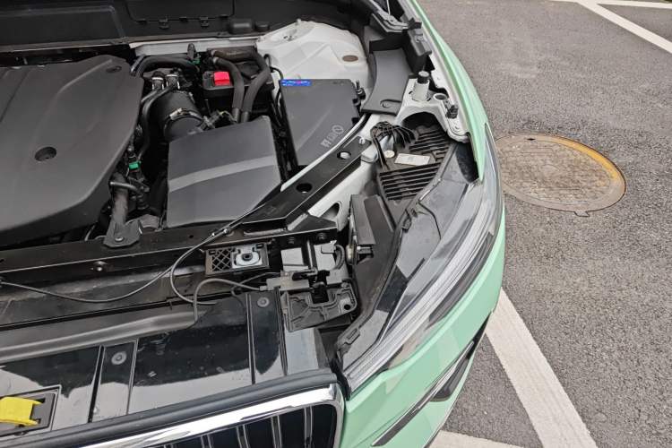 Used Volvo XC60 2024 B5 4x4 Smart Luxury Edition Engine Bay Left