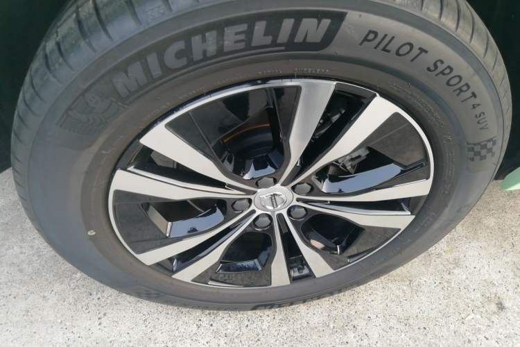 Used Volvo XC60 2024 B5 4x4 Smart Luxury Edition Exterior 4